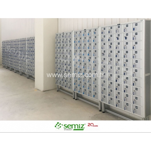 Fabrika içinde çalışan personelin ilaç dolabı Fabrika içinde çalışan personelin ilaç dolabı